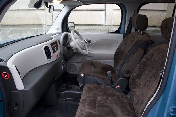 2010 Nissan Cube 1.6 LDN - interior view