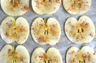 OVEN-BAKED APPLE CHIPS