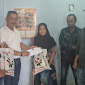 Ketua Pewarta Berikan Santunan Duka dan Sembako kepada Isteri Almarhum Ketua Ranting PP Sukaramai II