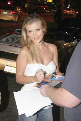 Joanna Krupa Pink Nails Pics