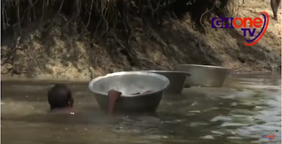 Watch how pupils swim across 2 rivers to attend classes in Ghana