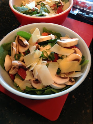 pyrex, vintage pyrex, salad, big salad, 401 bowl, mixing bowl, mushrooms, fresh, green, homemade, yummy