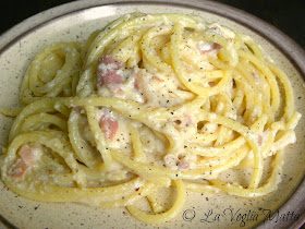 bucatini al pesto bianco e speck