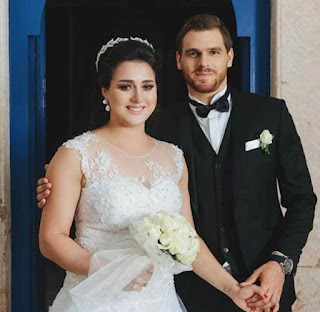Karim Kamoun with his wife Ons Jabeur in their wedding dress
