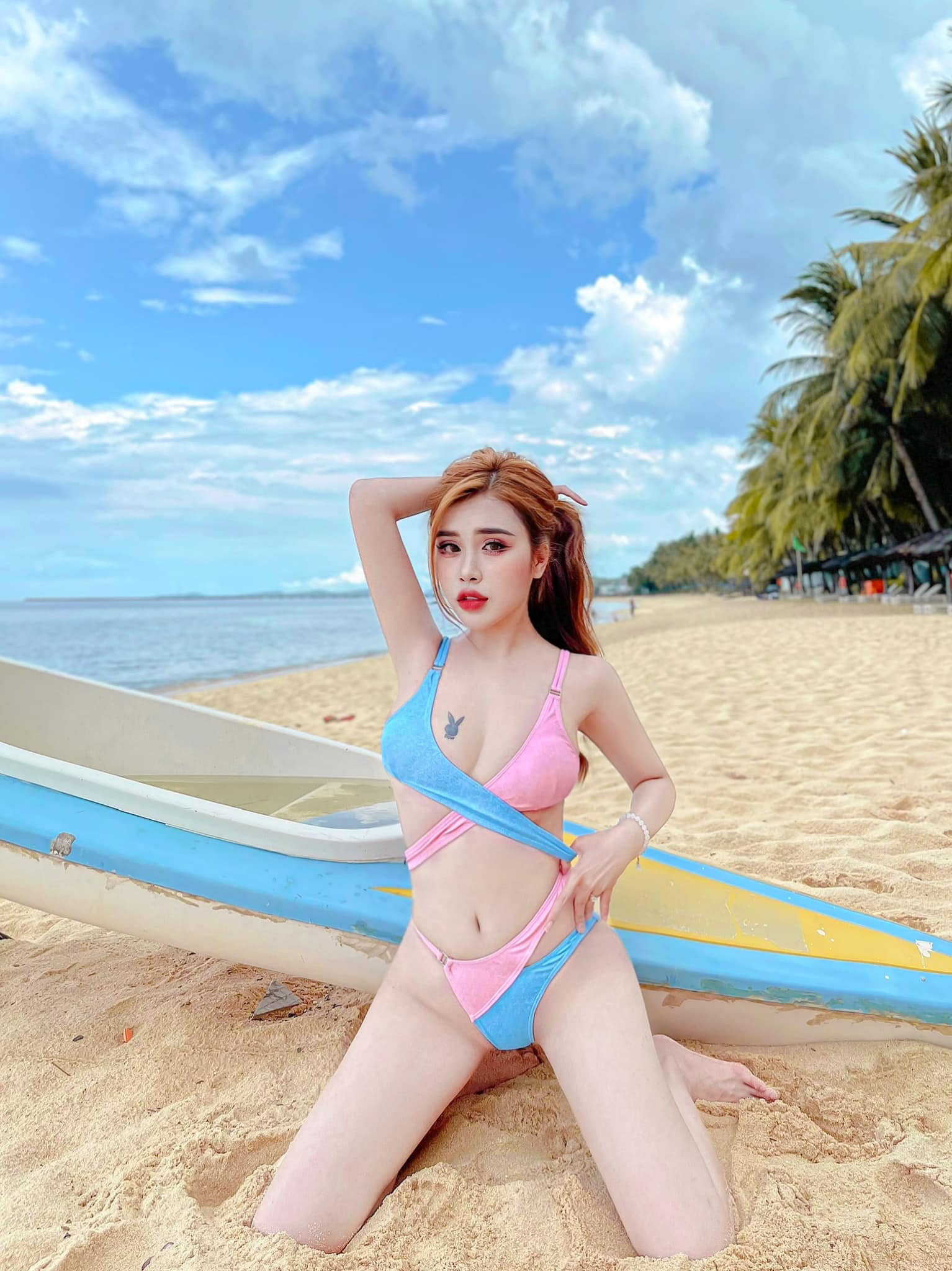 Thân Thùy Bảo Trân (Pinky) nữ diễn viên mỳ gõ khoe body nóng bỏng mới làm phẫu thuật với bộ bikini đi biển