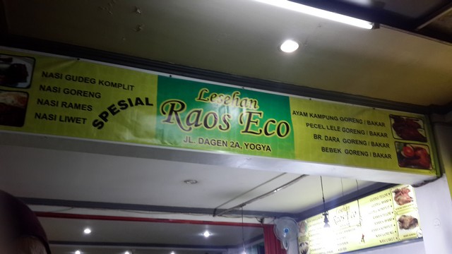 Kuliner Jogja “Lezatnya Sajian Kuliner Lesehan Raos Eco”;Kuliner Jogja Malam di Jalan Dagen;