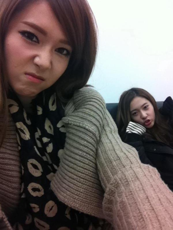 snsd jessica and f x s krystal picture below and witness their ...