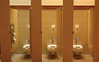 5 Tips Menghindari Bakteri di Toilet Umum - webunic