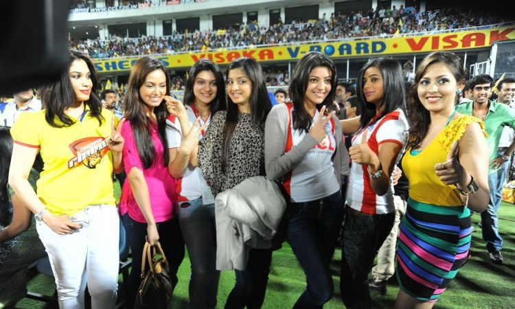 CelebsKarnataka Bulldozers vs Chennai Rhinos CCL Final Match Photos film pics