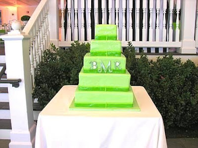 A five tier modern wedding cake mirrors the wedding's color scheme and