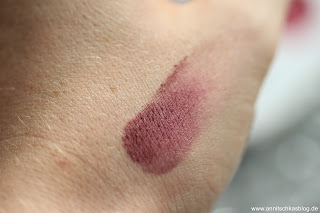 Review: 13 essence Update Produkte - Lips go WOW! Swatch - www.annitschkasblog.de