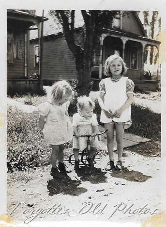 3 little girls Verndale ant