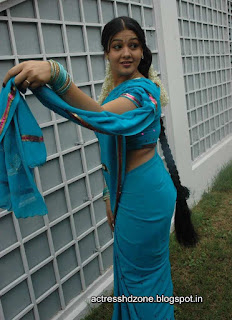 Jyothi Krishna in Blue saree 