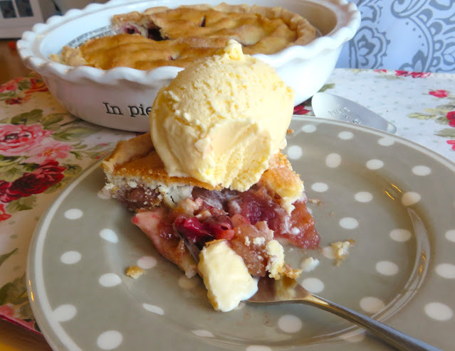 Apple & Cranberry Pie