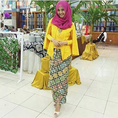 Model Kebaya Batik Kutubaru Cape