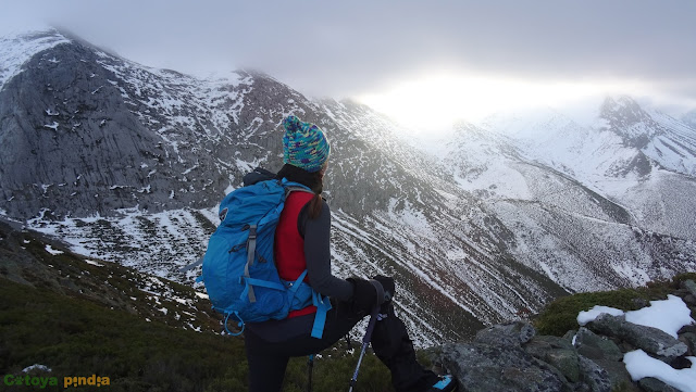 Ruta al Pico Sobre el Tambarón desde el Puerto Ventana. Ubiñas.