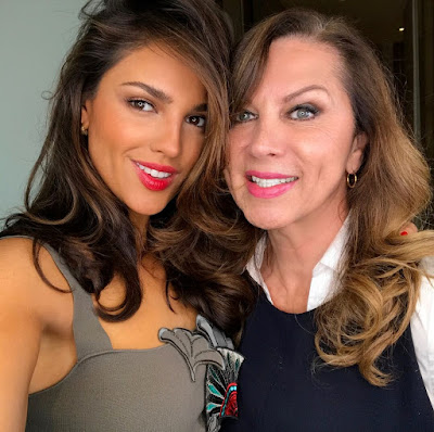 Eiza González with her mother