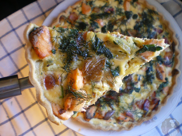 Pastel de salmón con espinacas y setas