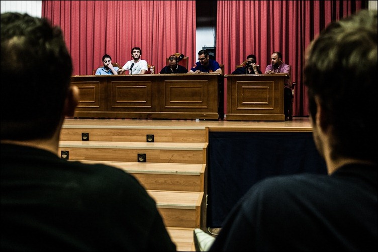 20/09/2012 -- La Mesa de la Primera Asamblea UGR: se reúnen los tres sectores de la Universidad: los alumnos, el Personal Docente e Investigador y el Personal de Administración y Servicios