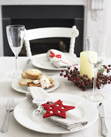 Decorar la mesa con servilleteros navideños