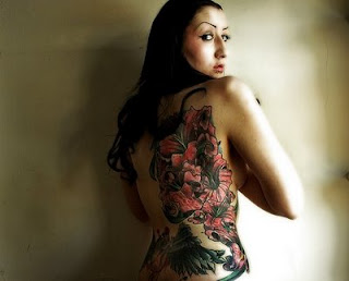 Sexi Girl With Flower Tattoo Design In Back