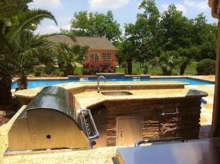 beautiful backyard design with khaki marble countertop on bricks kitchen table near pool with palm tree decor