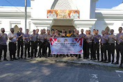 Hut Bhayangkara ke-76 Polres Soppeng Melaksankan Bakti Religi dengan Membersikan Rumah Ibadah di Wilyah Hukumnya