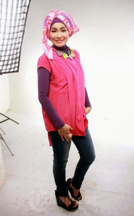 Gaya Hijab Artis Zaskia Sungkar Contoh Baju Muslim Terbaru 