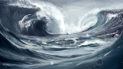 Hombre haciendo surf por el mar furioso