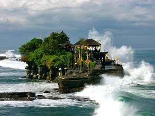 panorama pemandangan bali di tanah lot