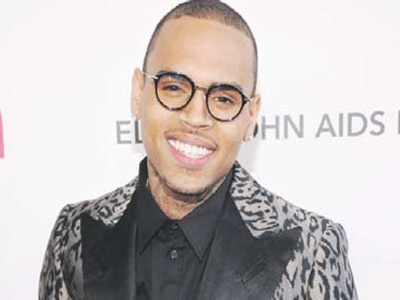 Entertainment, News, Gossip, Celebrities, Chris Brown, Terlibat, Langgar, Lari