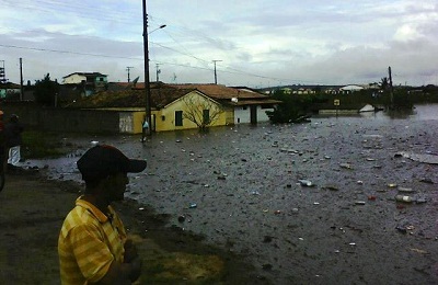 PLANALTO - RUAS ALAGADAS CAUSAM PREJUÍZO.