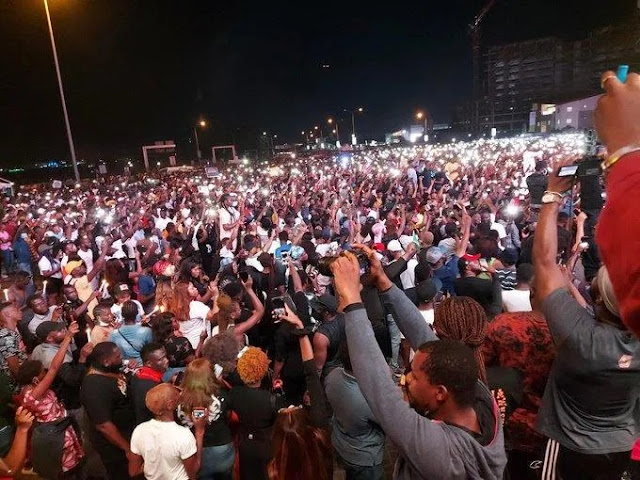 Thousands Turn Up As Abuja Protesters Host Candle Light Vigil To Honor The Dead Victims Of SARS
