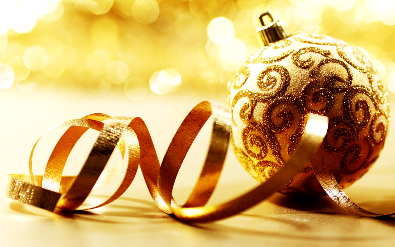Central Wallpaper: Christmas Decoration Ornaments HD ...