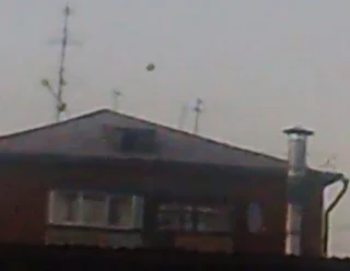 UFO στην ρωσία πετούσε κοντά στις στέγες των σπιτιών 