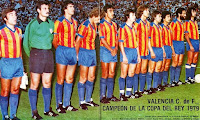 VALENCIA C. F. - Valencia, España - Temporada 1978-79 - Carrete, Manzanedo, Botubot, Bonhof, Felman, Saura, Arias, Cerveró, Solsona, Castellanos y Kempes - VALENCIA C. F. 2, Kempes 2, REAL MADRID 0 - 30/06/1979 - Copa del Rey, final - Madrid, estadio Vicente Calderón - El Valencia gana su 5º título de la Copa de España