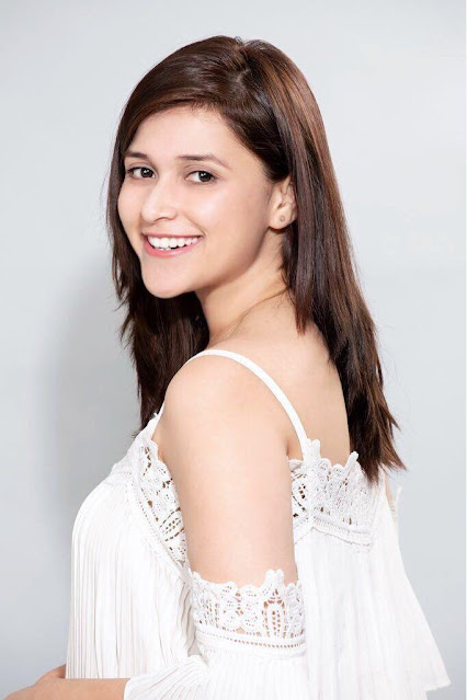 Mannara Chopra shining in a new photo