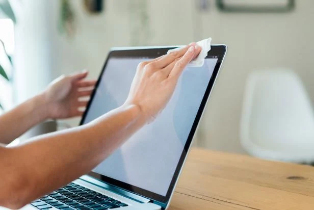 Tips Menjaga dan Merawat Layar Lapto Supaya Awet dan Tahan Lama