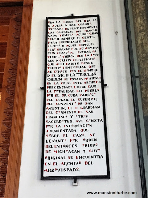 En el Templo de San Francisco en Pátzcuaro, texto explicativo de los Movimientos Milagrosos