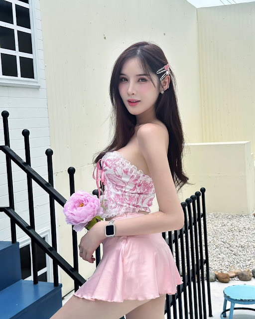 Vianna Thawornsak – Most Pretty Thai Trans Girl Styles in Pink Lace Corset Top and Mini Skirt
