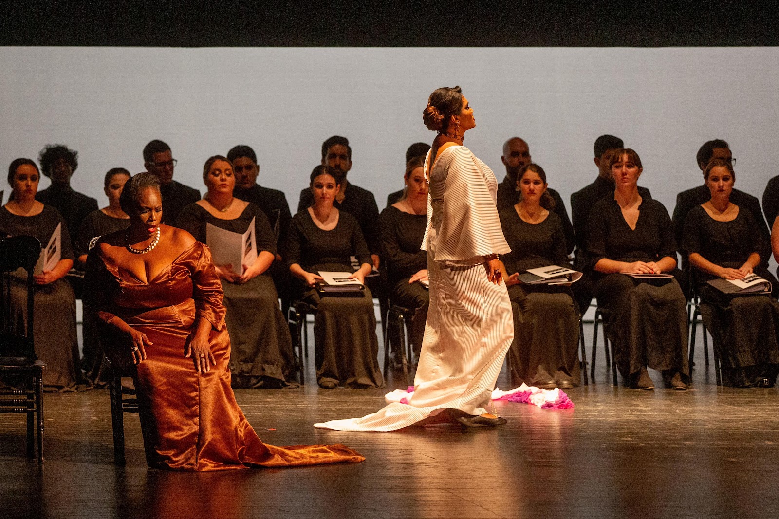 IN REVIEW: soprano INDRA THOMAS as Giulia (left) and mezz-soprano TAHANEE ALUWIHARE as la Gran Vestale (right) in Teatro Grattacielo's performance of Gaspare Spontini's LA VESTALE, 28 October 2023 [Photograph by Gustavo Mirabile, © by Teatro Grattacielo]