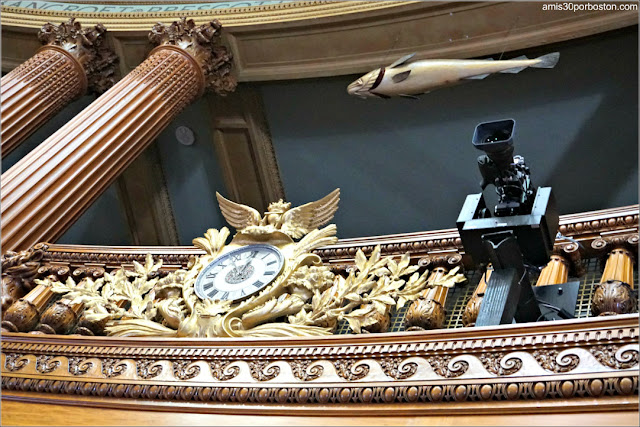 Sacred Cod en la Cámara de los Representantes en el Massachusetts State House