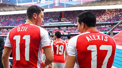 Arsenal Lebih Memilih Jual Ozil Daripada Sanchez