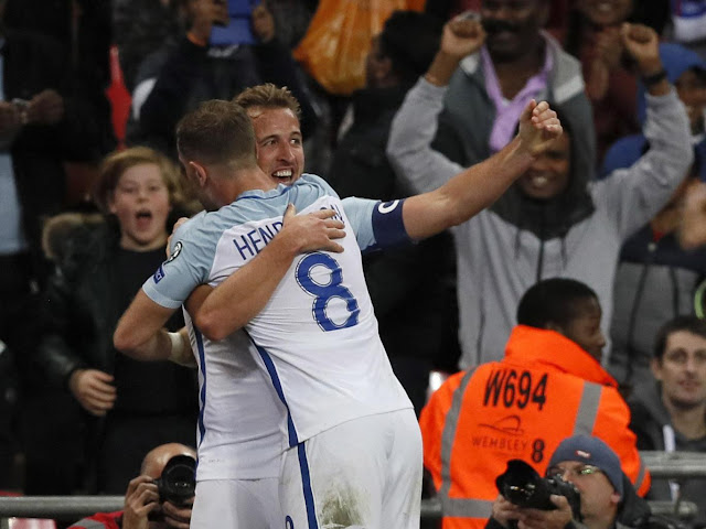 Harry Kane celebra el gol con el que Inglaterra clasifica a Rusia 2018