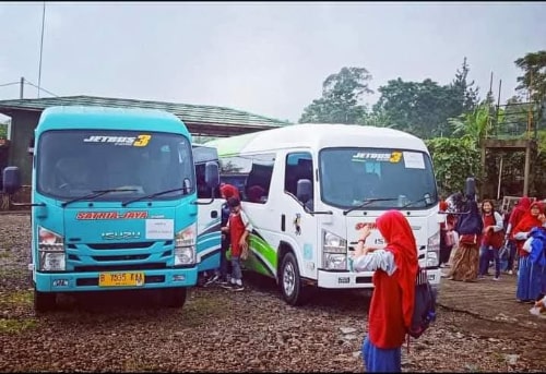 Hana tour and travel