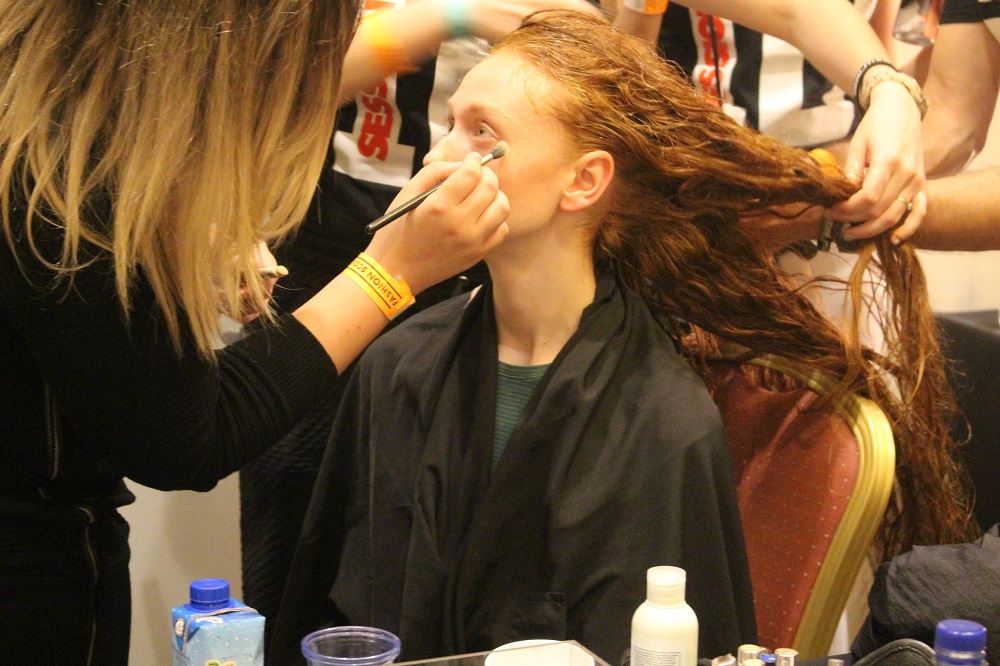 peexo fashion blogger backstage at fashion scout with the body shop