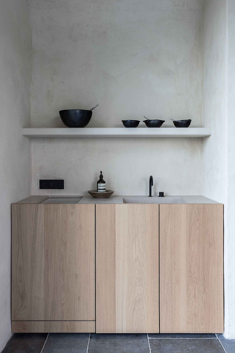  Minimalist kitchen  with raw materials My Paradissi