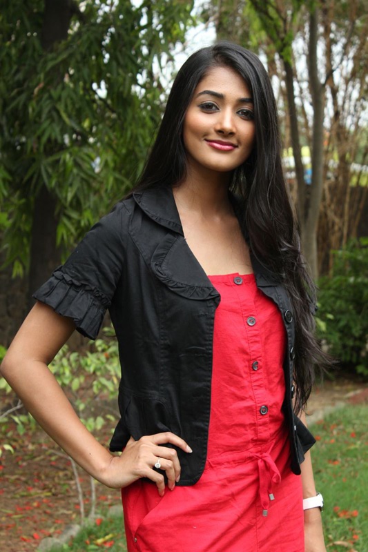 Pooja Hegde New Hot Photoshoot images navel show