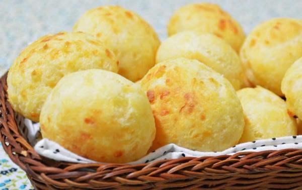 Pão de queijo (cheese bread)