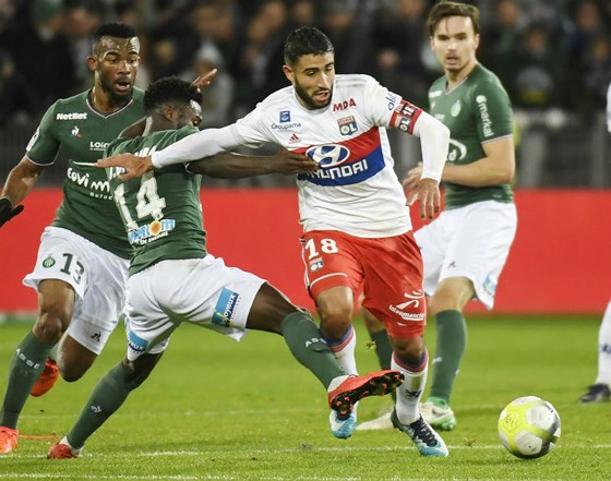 Nabil Fekir (white shirt) is expected to complement the attack system of coach Jurgen Klopp